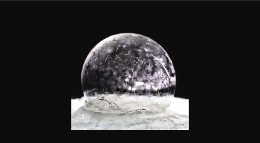 O belo efeito da bolha de sabão congelada