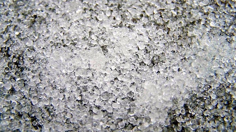 Flocos de neve, um dos tipo de formação do gelo.